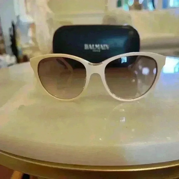 balmain bl200 cateye sunglasses in cream gold with case main image 10